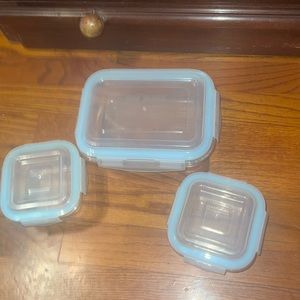 Set of 3 pro glass foos storage containers like new